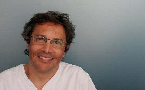 Dr. Eduardo González